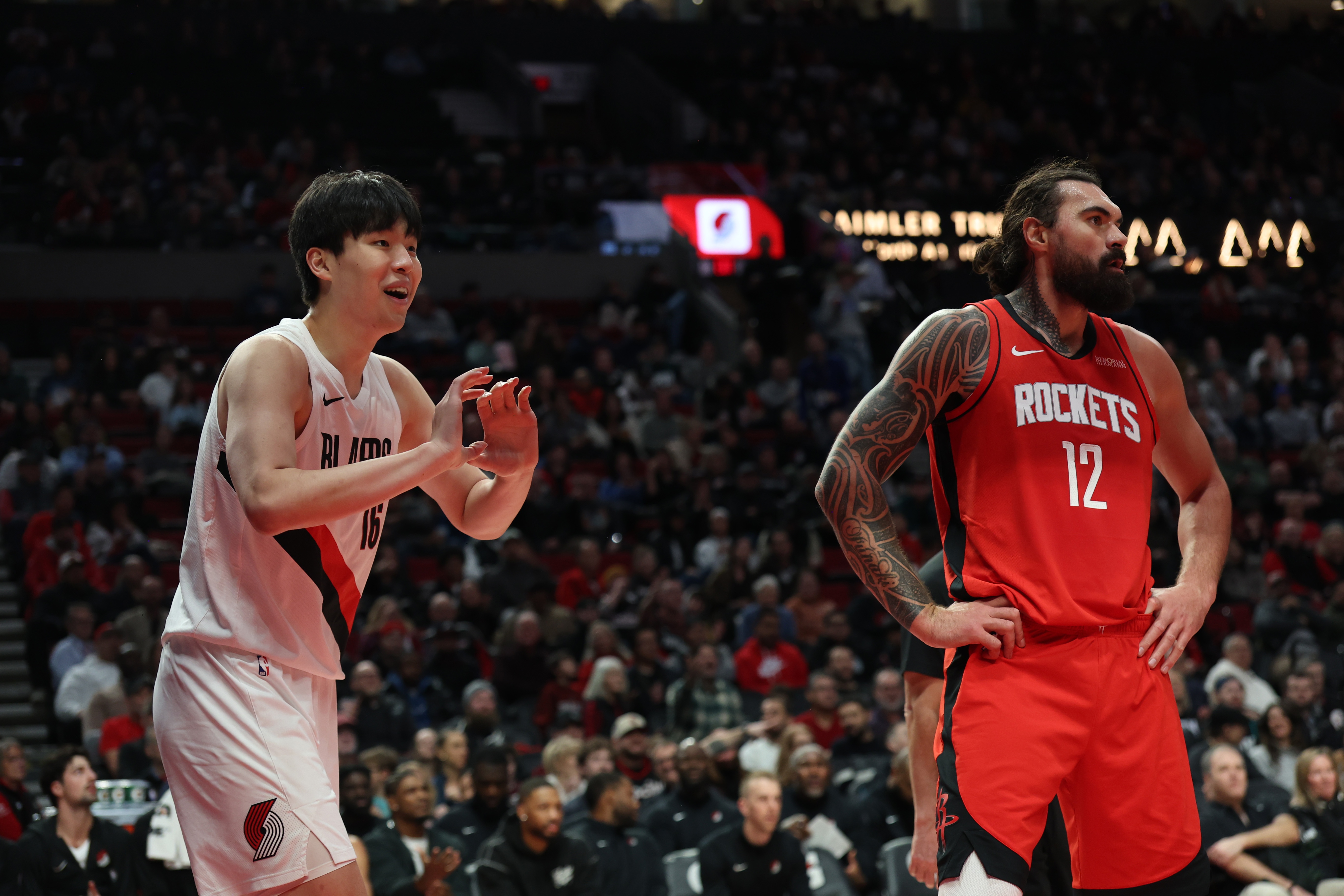 克林根：亚当斯总抢到最佳篮板位 拓媒：杨瀚森轻易就被他推开了