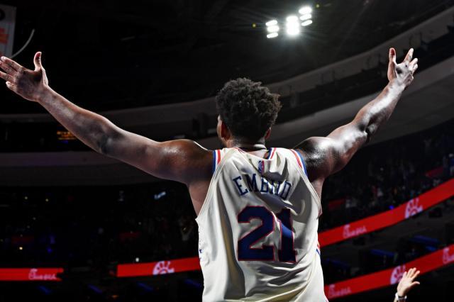 篮球直播-进攻核心防守铁闸 本赛季恩比德彰显完美巨星风范